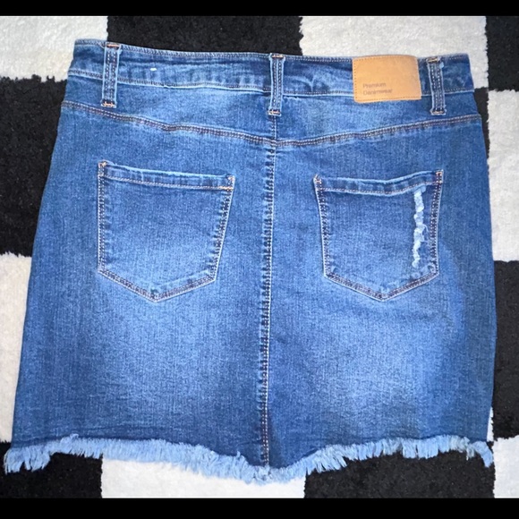 Size Large Denim mini-skirt - Picture 3 of 4